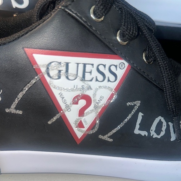 Guess Black and White Sneakers Sleek Design - Picture 3 of 7